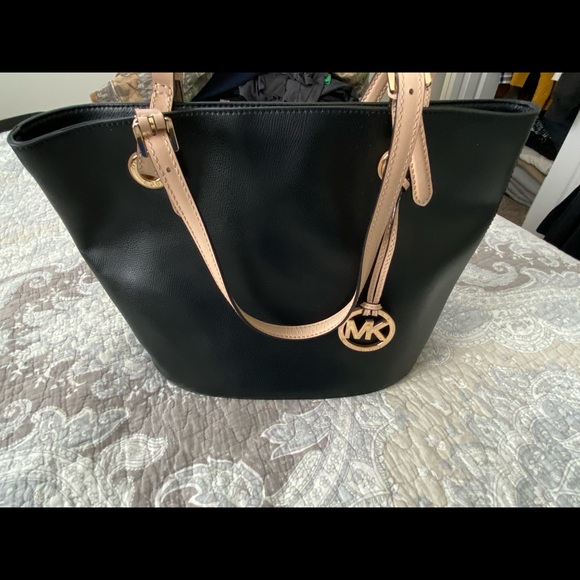Michael Kors Handbags - Michael Kors Purse Black
